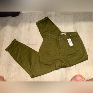 LOFT Chinos in Olive